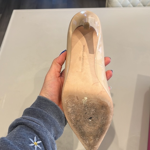 DVF nude patent heels. Size 8.5M. Like new. Worn twice. - Picture 2 of 6